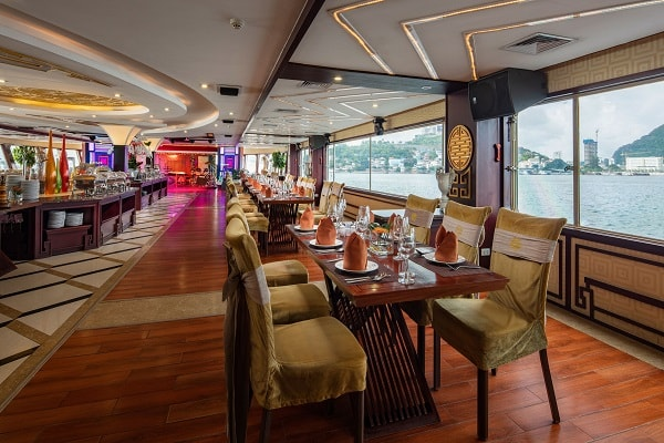 Nhà hàng trên du thuyền